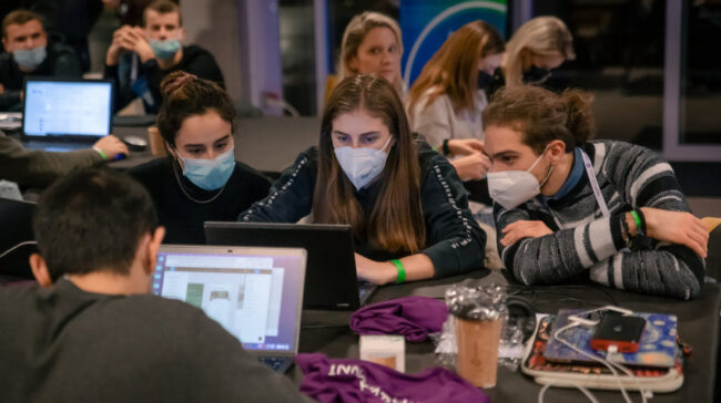 „TechHub“ hakatone Ukrainai – per savaitgalį sukurti sprendimai pabėgėliams