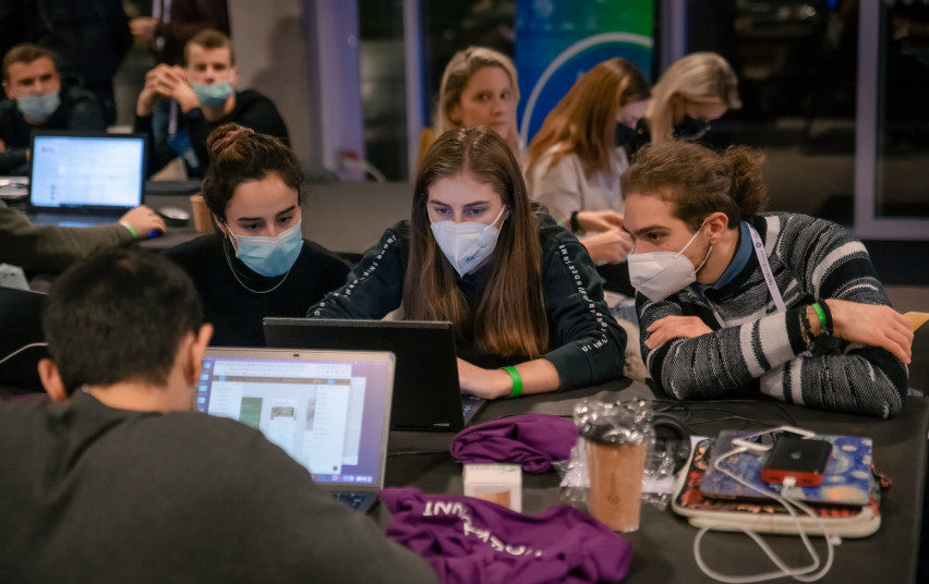 „TechHub“ hakatone Ukrainai – per savaitgalį sukurti sprendimai pabėgėliams