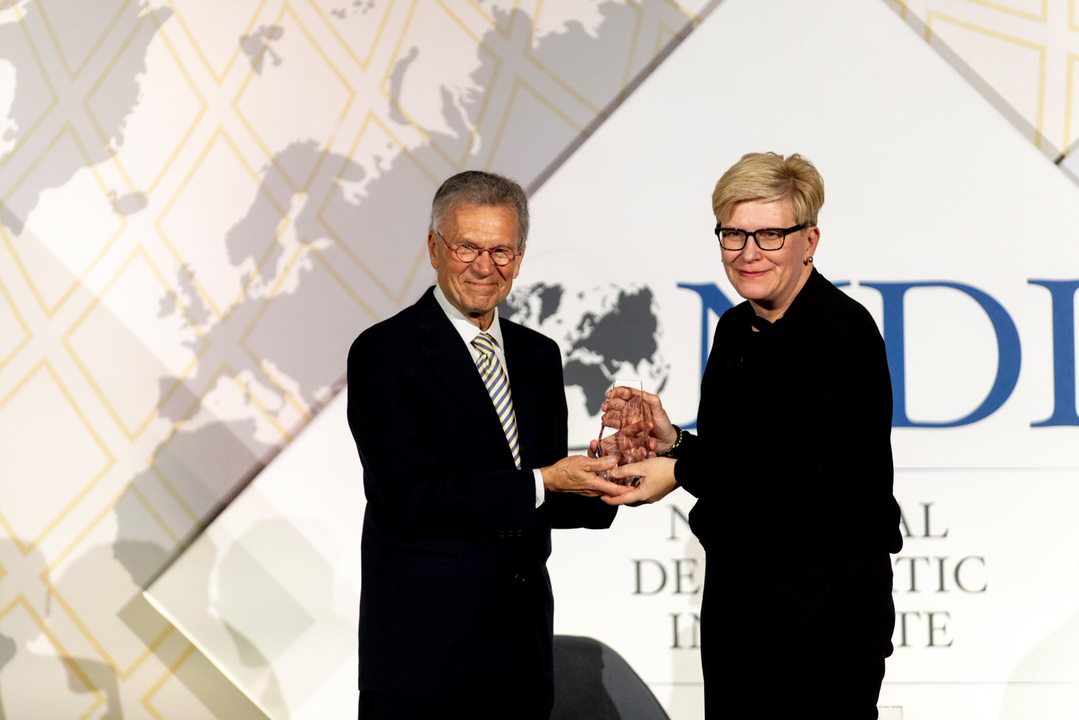 Ingridai Šimonytei – JAV Nacionalinio demokratijos instituto M. Albright apdovanojimas
