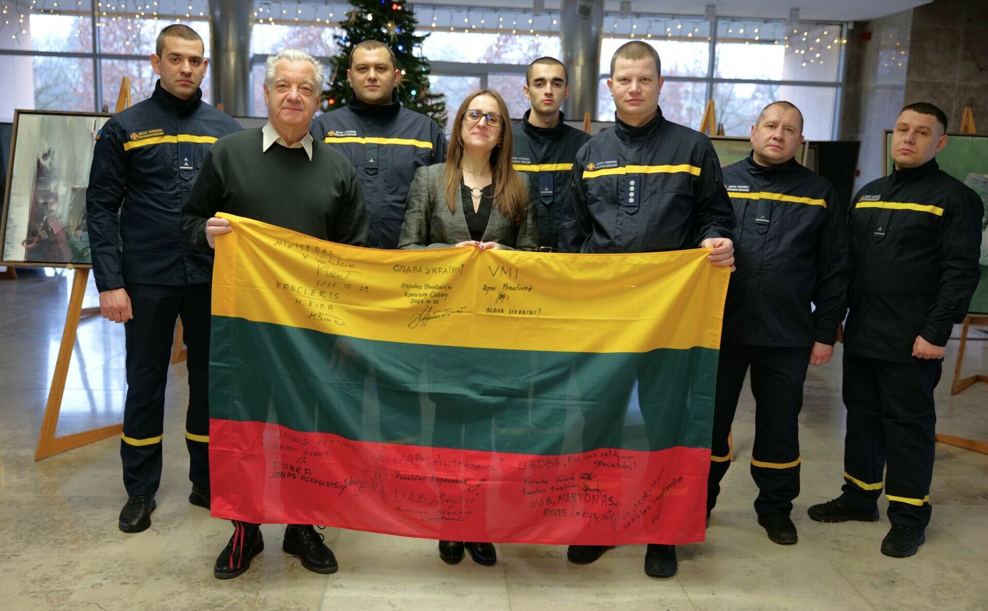 Kalėdinės dovanos iš Lietuvos pasiekė Ukrainos gelbėtojus